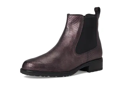 Sas Delaney In Green