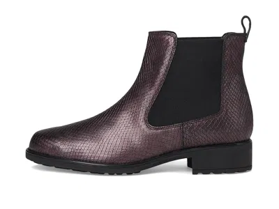 Sas Delaney In Green