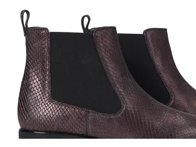 Sas Delaney In Green