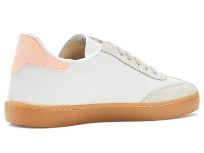 Victoria Berlin In White