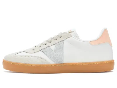 Victoria Berlin In White