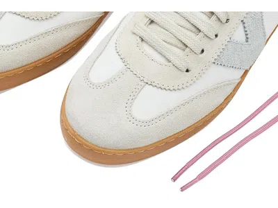 Victoria Berlin In White