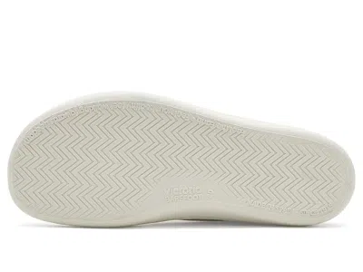 Victoria Olmo In Black