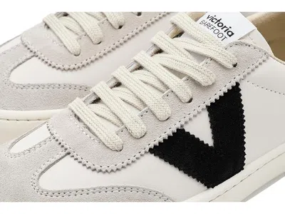 Victoria Olmo In Black