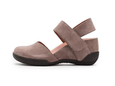 Jambu Nia In Brown