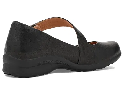 Jambu Treva In Black