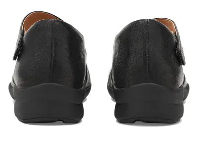 Jambu Treva In Black