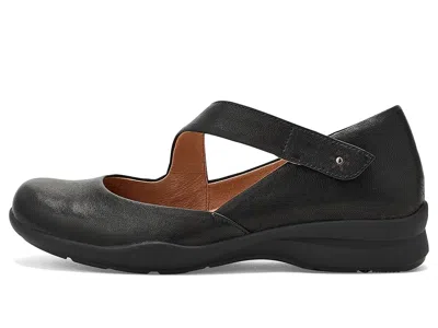 Jambu Treva In Black