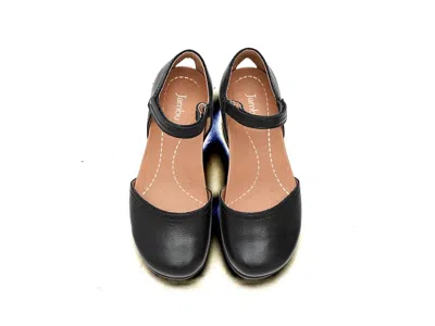 Jambu Margo In Black