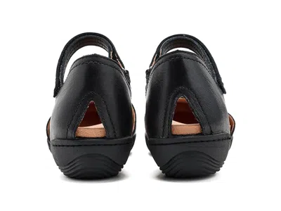 Jambu Margo In Black