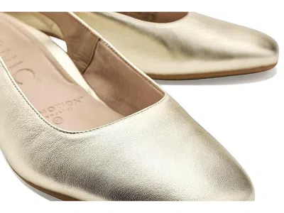 Vionic Reyes In Gold