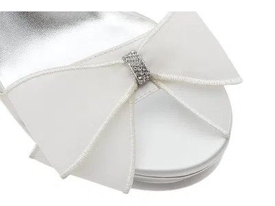 Naturalizer Always In White