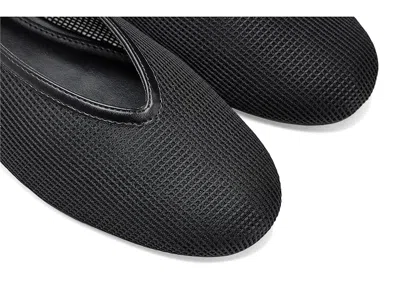 Calvin Klein Zinya Flat In Black
