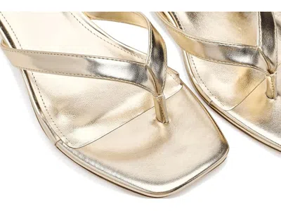 Nine West Cassa In Gold