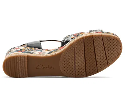 Clarks Chicly Floral In Brown