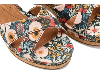 Clarks Chicly Floral In Brown