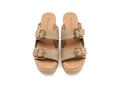 Eric Michael Focus In Sand