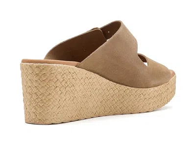 Eric Michael Focus In Sand