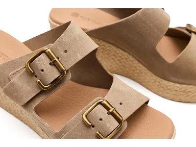 Eric Michael Focus In Sand