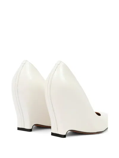 Maison Margiela Womens White H55 Pointed-toe Leather Courts Eur 40 / 7 Uk In Animal Print