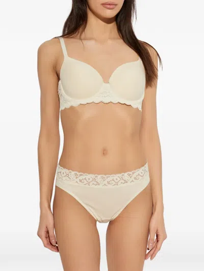 Hanro Luxury Moments Scalloped Lace T-shirt Bra In Beige