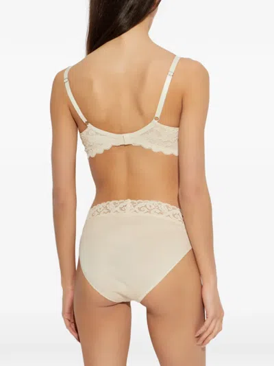 Hanro Luxury Moments Scalloped Lace T-shirt Bra In Beige
