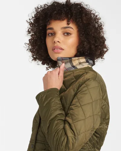 Barbour Deveron Quilted Buttoned Jacket In Green