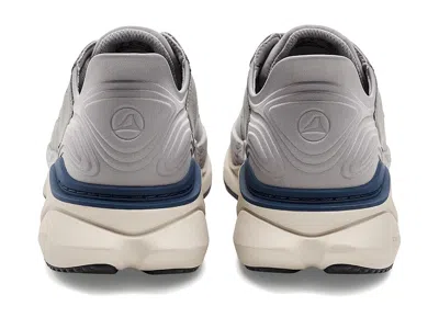 Clarks Pace In Gray