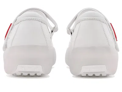 Hunter Mire In White