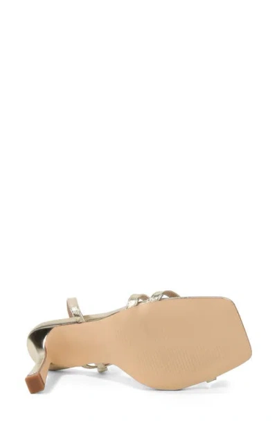 Berness Hildegarde Toe Loop Sandal In Gold
