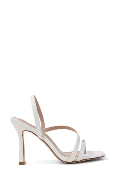 Berness Hildegarde Toe Loop Sandal In White