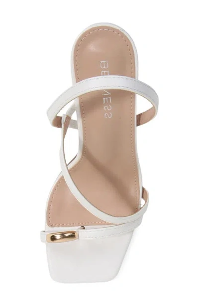 Berness Hildegarde Toe Loop Sandal In White