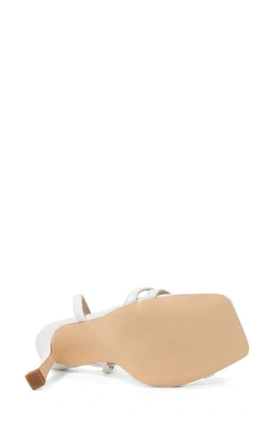 Berness Hildegarde Toe Loop Sandal In White