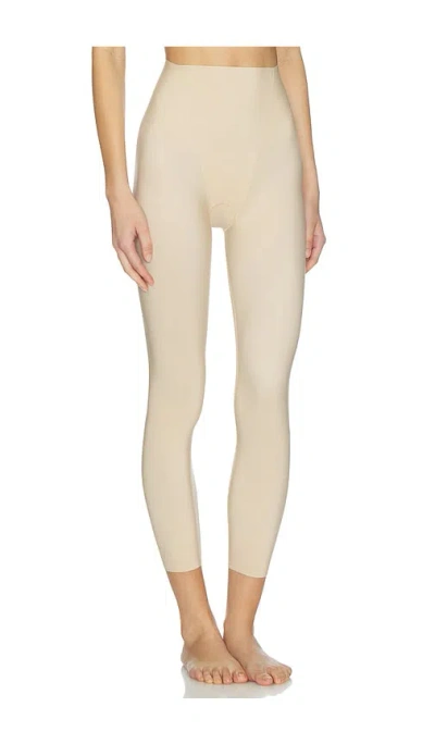 Commando Zone Smoothing Capri In Nude