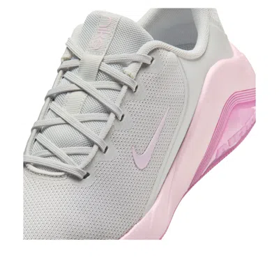 Nike Bella 7 In White