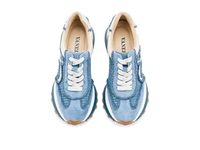 Vaneli Quiton In Multi