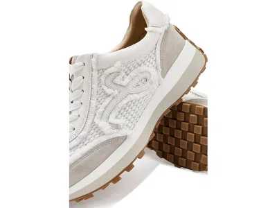 Vaneli Quiton In Multi