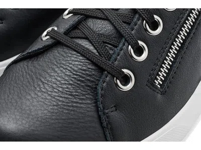 Munro Tilly In Black