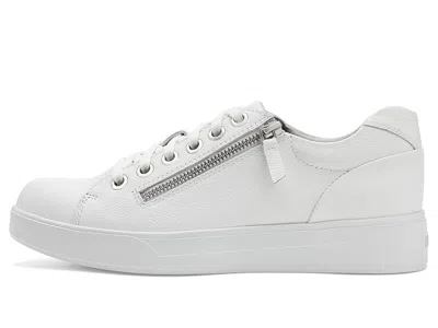 Munro Tilly In White