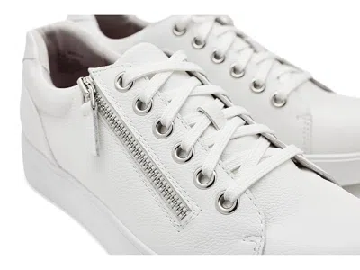 Munro Tilly In White