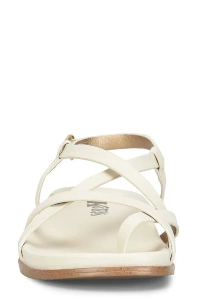 Korks Arica Toe Loop Sandal In White