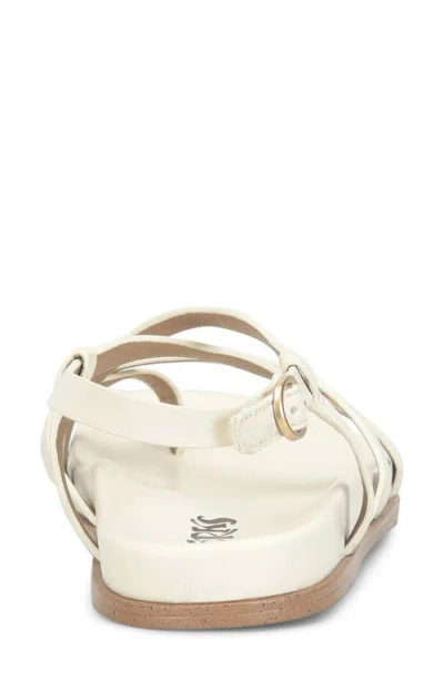 Korks Arica Toe Loop Sandal In White