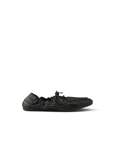 Prada Antikleder-bootsschuhe In Black