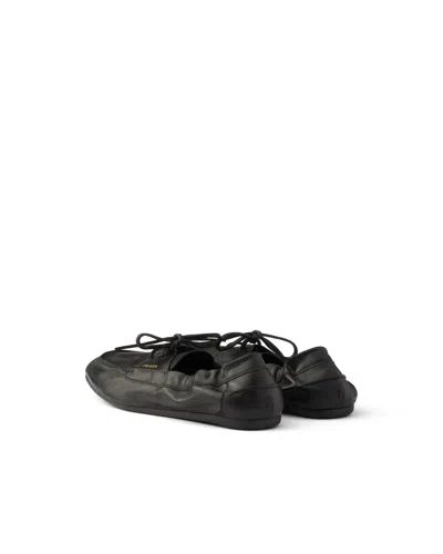 Prada Antikleder-bootsschuhe In Black