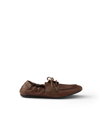 Prada Antikleder-bootsschuhe In Brown
