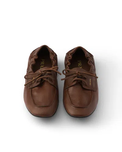 Prada Antikleder-bootsschuhe In Brown