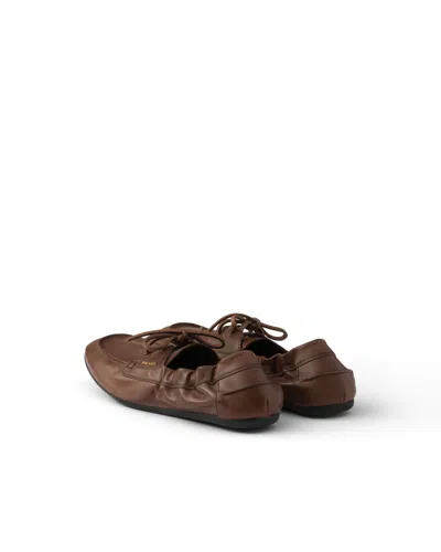 Prada Antikleder-bootsschuhe In Brown