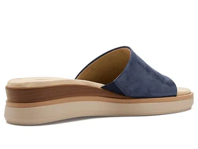 Vaneli Honna In Blue