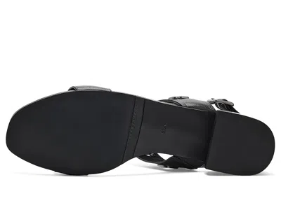 Vaneli Cris In Black