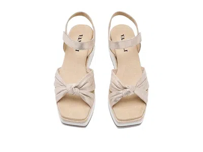 Vaneli Ekon In Neutral